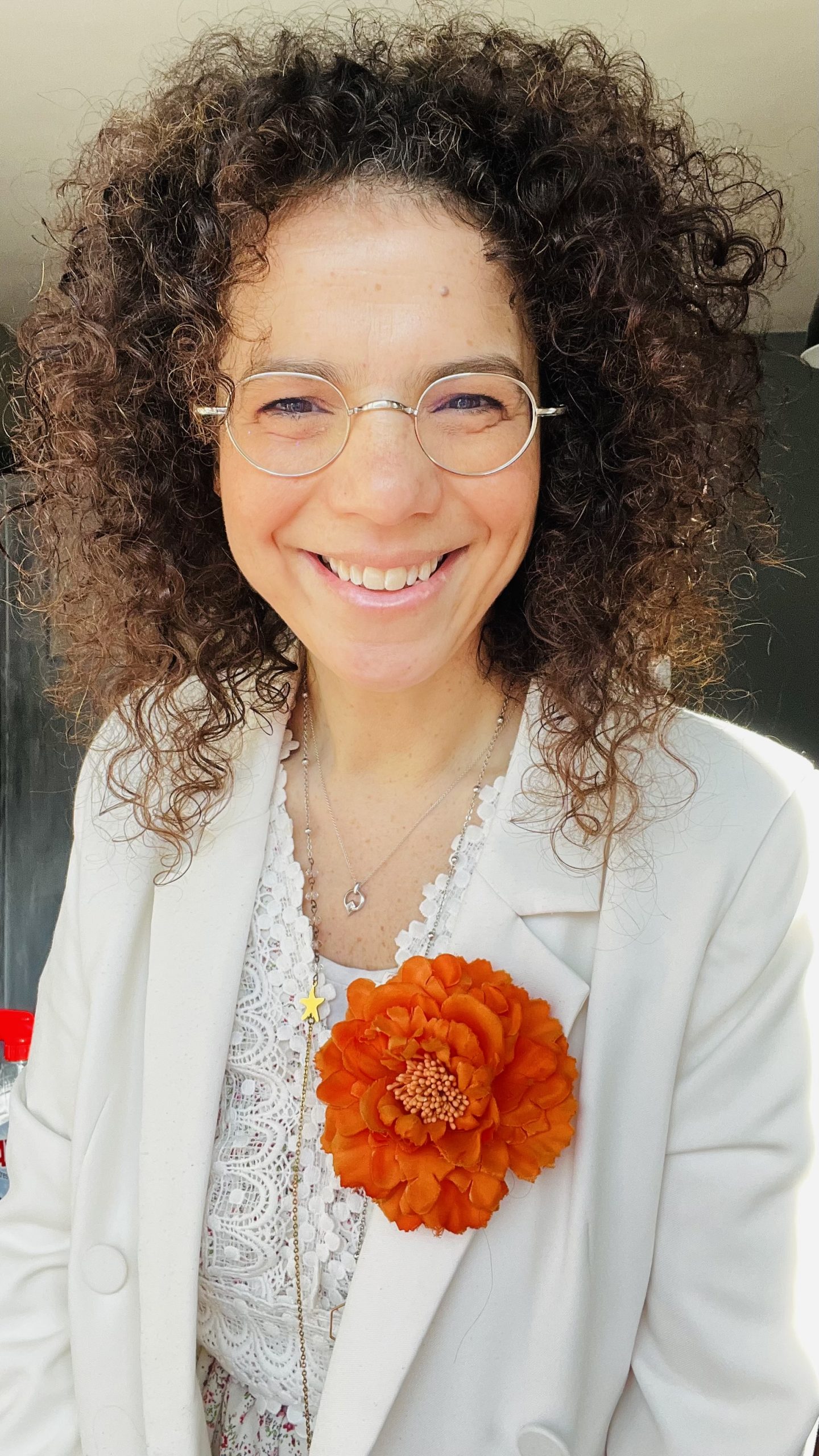 Hanane Risayindi – Fondatrice de LinkedIn4Pro et experte des MultiPoteⓇ engagés Portrait souriant de Hanane Risayindi, fondatrice de la formation LinkedIn4Pro, spécialiste des MultiPoteⓇ engagés qui veulent réseauter, parler vrai et convertir sur LinkedIn<br />